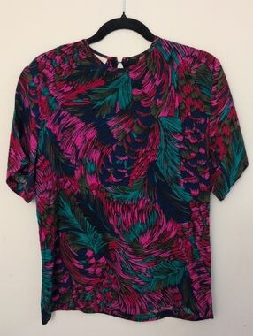 Larissa Vintage Multi-Color Feather-Print Short Sleeve Top